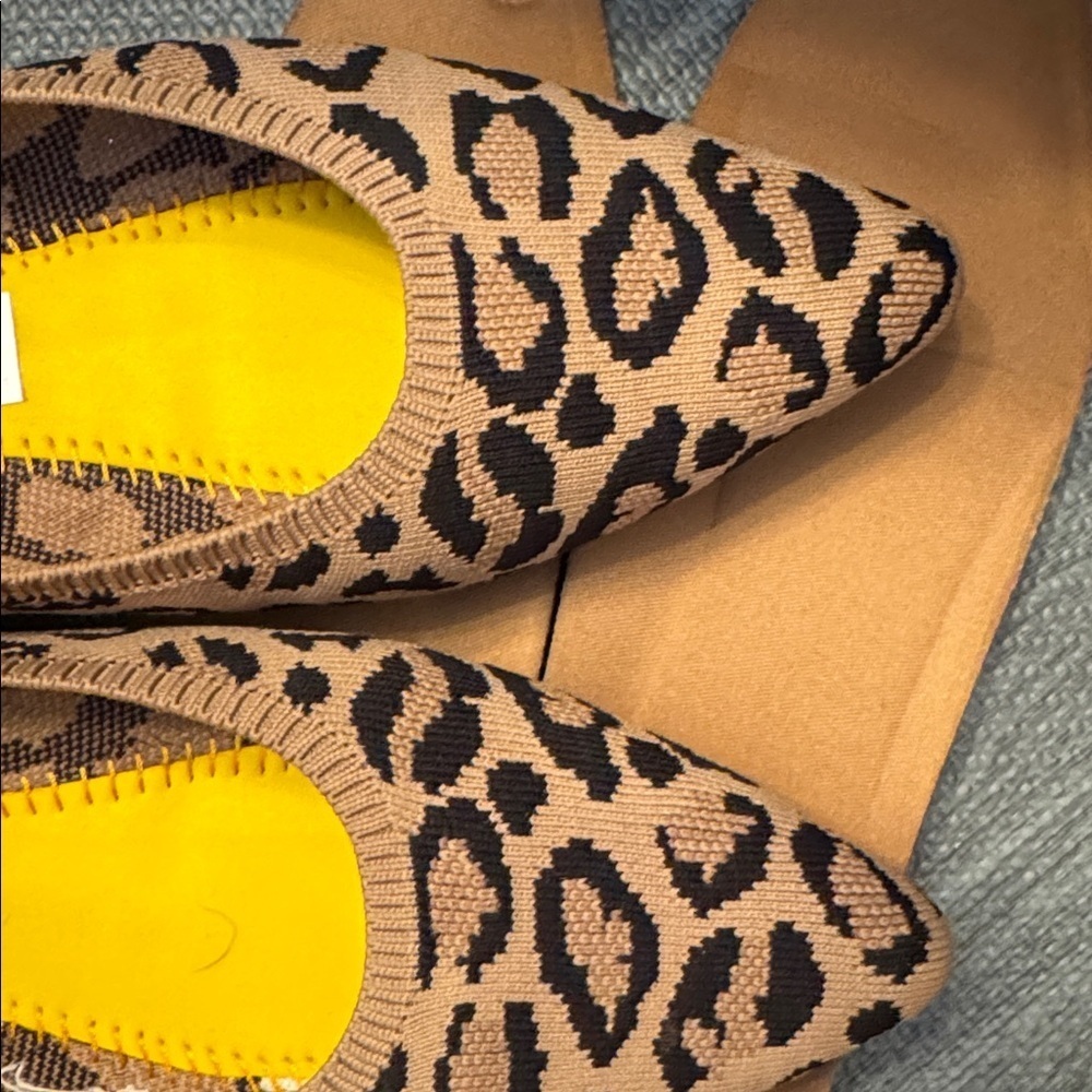 Vivaia Pointed-Toe Ballet Flats (Aria 5°) Size 10 - Picture 11 of 15
